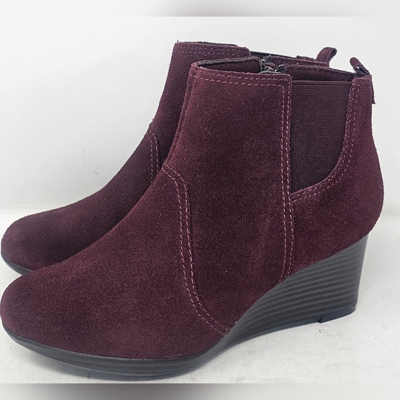 Clarks Collection Women's Burgandy Suede Wedge Heel Ankle Boot Size 5.5M - Picture 1 of 15